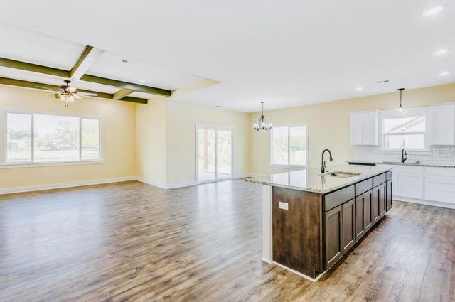 415 Sweetwater Rd, Maize, KS 67101