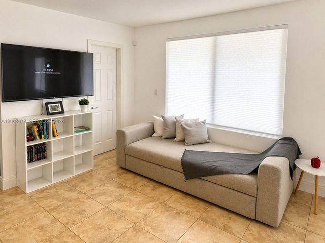 135 NW 68th St, Miami, FL 33150