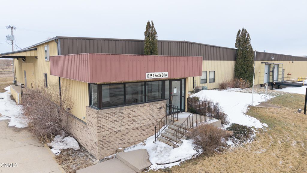 1025 Four Bottle Drive, Valley City, ND 58072 photo 2