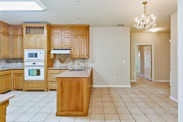547 FM 677 N, St Jo, TX 76265