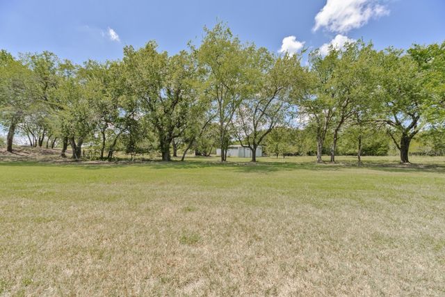 547 FM 677 N, St Jo, TX 76265