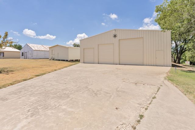 547 FM 677 N, St Jo, TX 76265