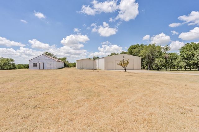 547 FM 677 N, St Jo, TX 76265