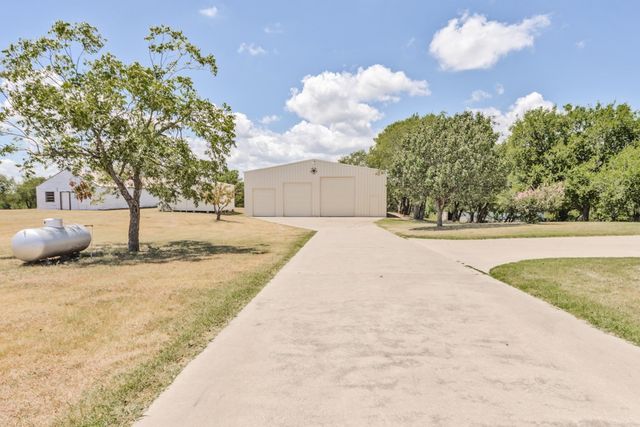 547 FM 677 N, St Jo, TX 76265
