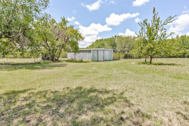 547 FM 677 N, St Jo, TX 76265