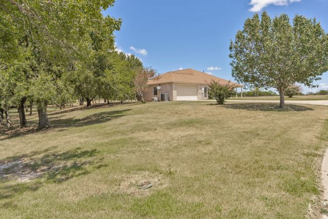 547 FM 677 N, St Jo, TX 76265