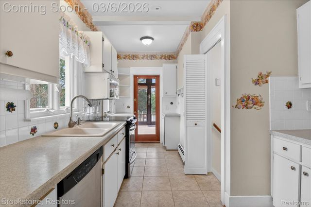 86 Oakdale Boulevard, Pleasant Ridge, MI 48069