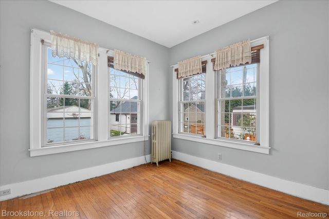 86 Oakdale Boulevard, Pleasant Ridge, MI 48069