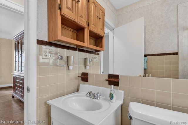 86 Oakdale Boulevard, Pleasant Ridge, MI 48069