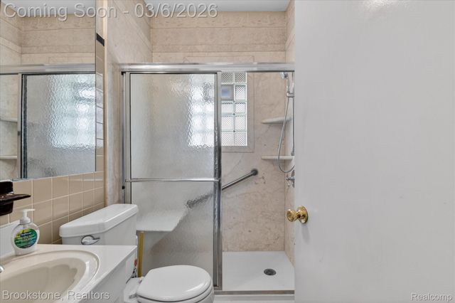 86 Oakdale Boulevard, Pleasant Ridge, MI 48069