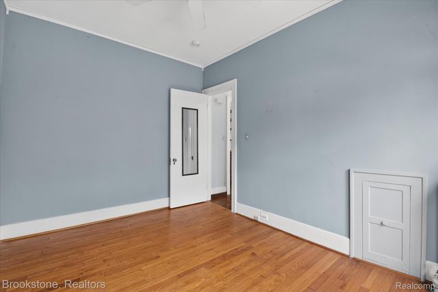 86 Oakdale Boulevard, Pleasant Ridge, MI 48069