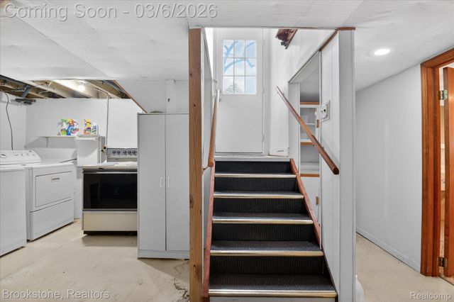 86 Oakdale Boulevard, Pleasant Ridge, MI 48069