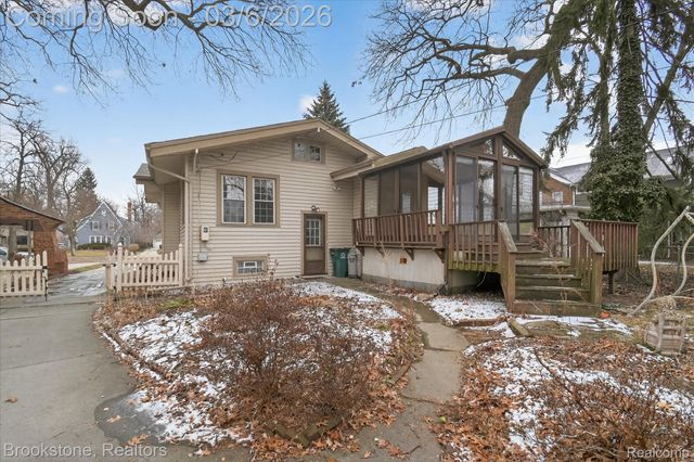 86 Oakdale Boulevard, Pleasant Ridge, MI 48069