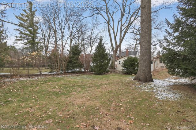 86 Oakdale Boulevard, Pleasant Ridge, MI 48069