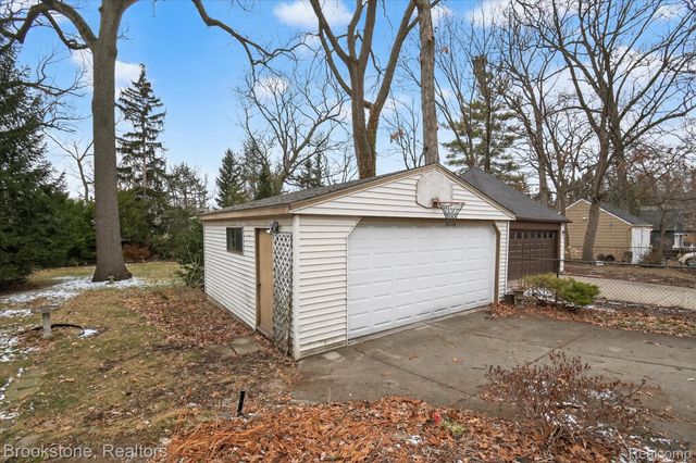 86 Oakdale Boulevard, Pleasant Ridge, MI 48069