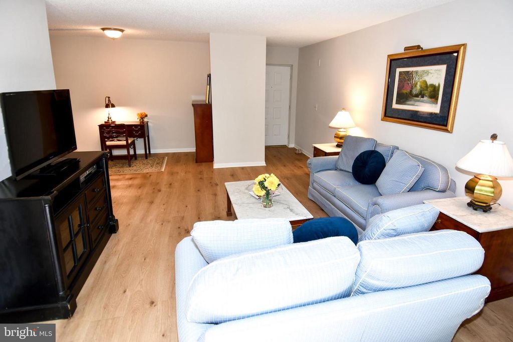 Image 10 of property listing at 15300 BEAVERBROOK CT #88-2H, Silver Spring, MD 20906