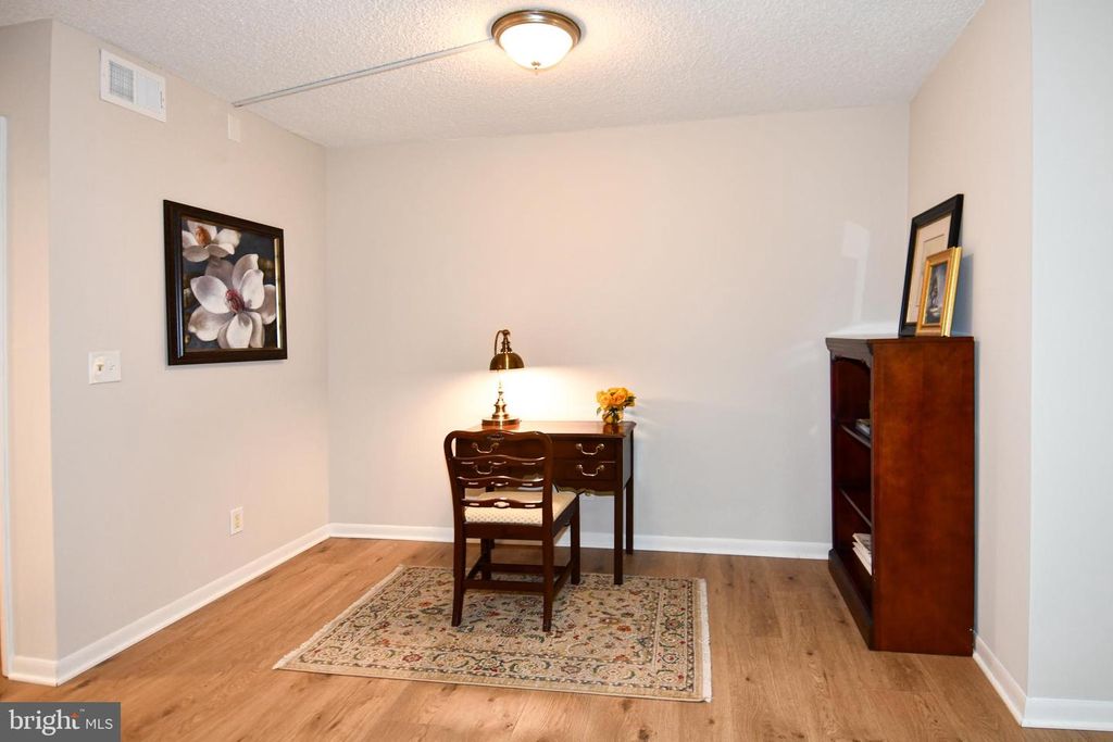Image 11 of property listing at 15300 BEAVERBROOK CT #88-2H, Silver Spring, MD 20906