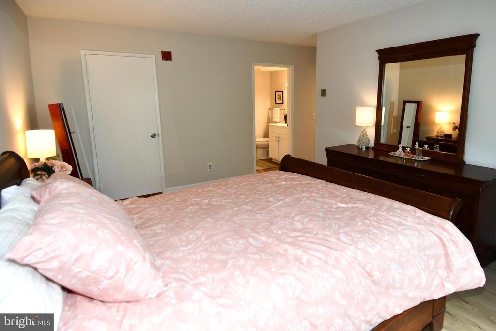 Image 14 of property listing at 15300 BEAVERBROOK CT #88-2H, Silver Spring, MD 20906
