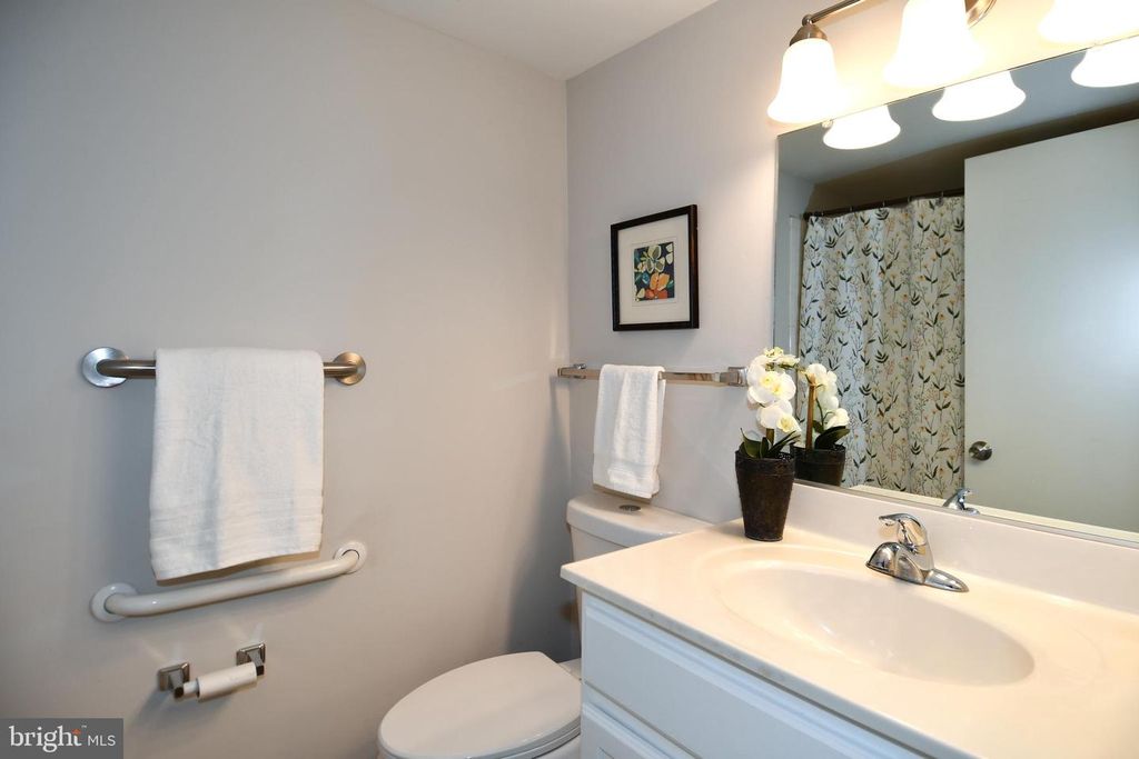 Image 15 of property listing at 15300 BEAVERBROOK CT #88-2H, Silver Spring, MD 20906