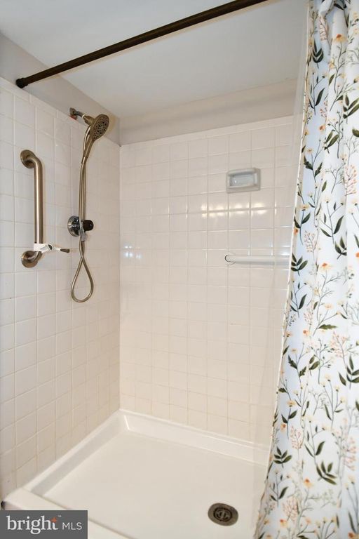 Image 16 of property listing at 15300 BEAVERBROOK CT #88-2H, Silver Spring, MD 20906