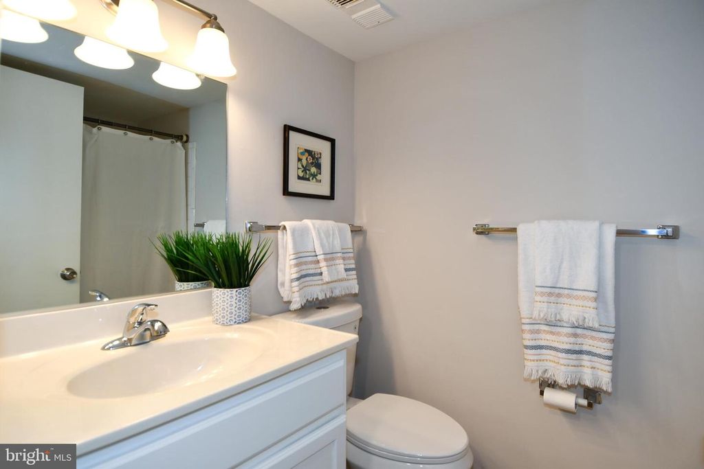 Image 19 of property listing at 15300 BEAVERBROOK CT #88-2H, Silver Spring, MD 20906