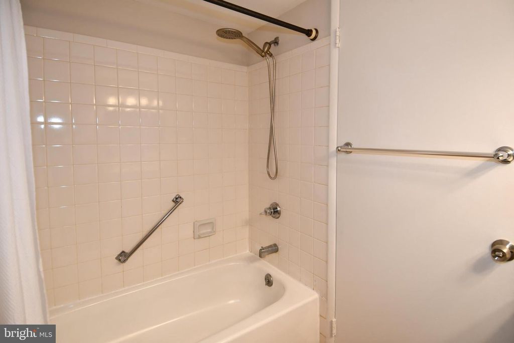 Image 20 of property listing at 15300 BEAVERBROOK CT #88-2H, Silver Spring, MD 20906