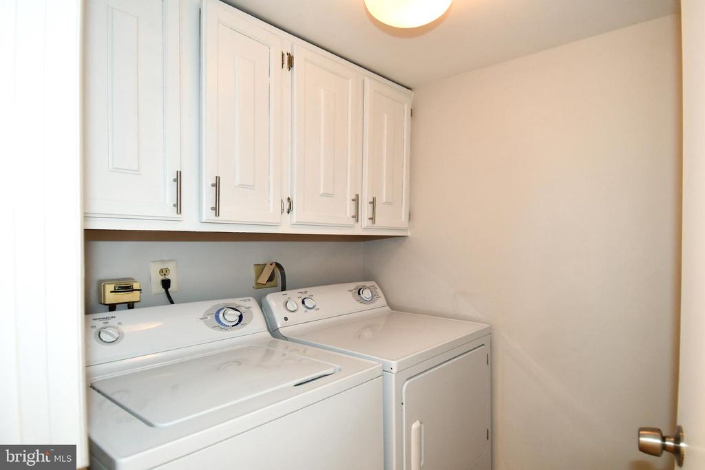 Image 21 of property listing at 15300 BEAVERBROOK CT #88-2H, Silver Spring, MD 20906