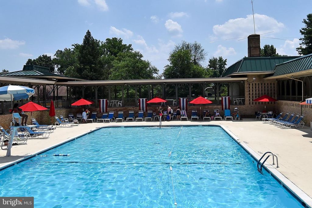 Image 36 of property listing at 15300 BEAVERBROOK CT #88-2H, Silver Spring, MD 20906