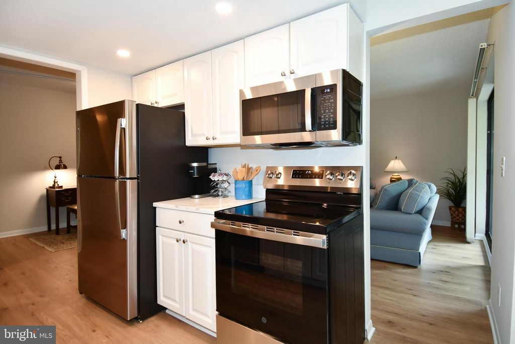 Image 4 of property listing at 15300 BEAVERBROOK CT #88-2H, Silver Spring, MD 20906