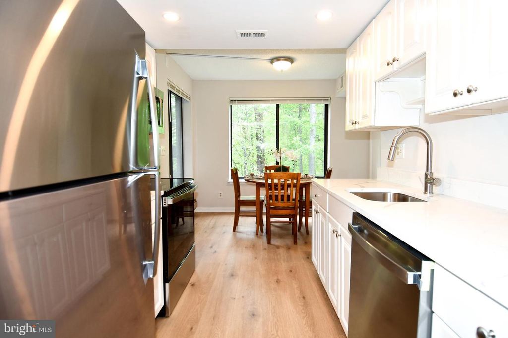 Image 5 of property listing at 15300 BEAVERBROOK CT #88-2H, Silver Spring, MD 20906