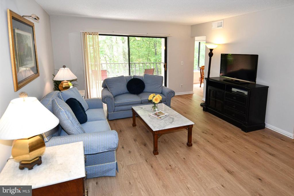 Image 7 of property listing at 15300 BEAVERBROOK CT #88-2H, Silver Spring, MD 20906