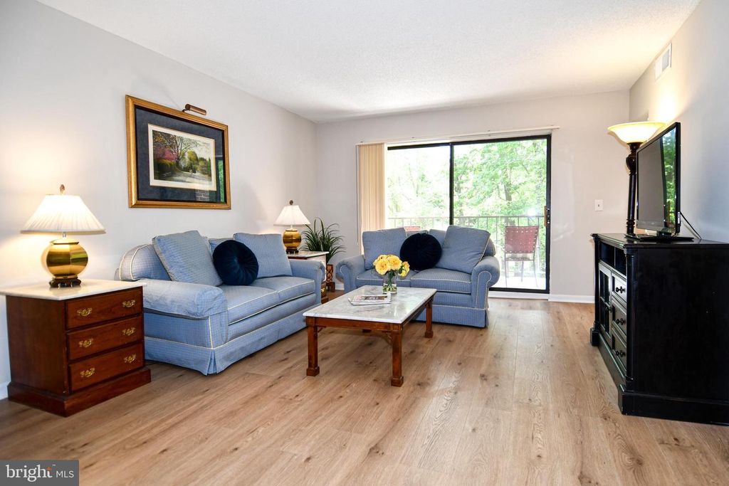 Image 8 of property listing at 15300 BEAVERBROOK CT #88-2H, Silver Spring, MD 20906