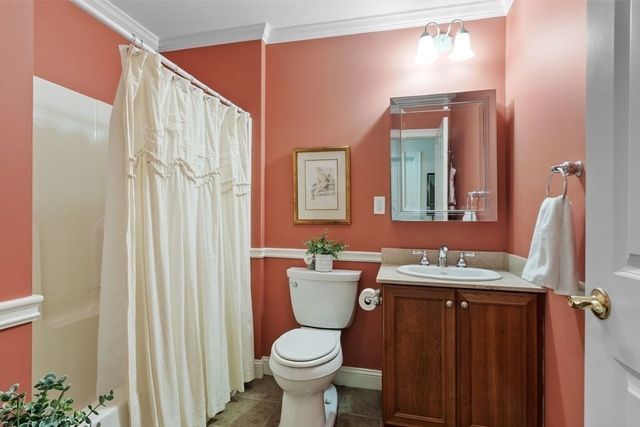 350 Greene Street 102, North Andover, MA 01845