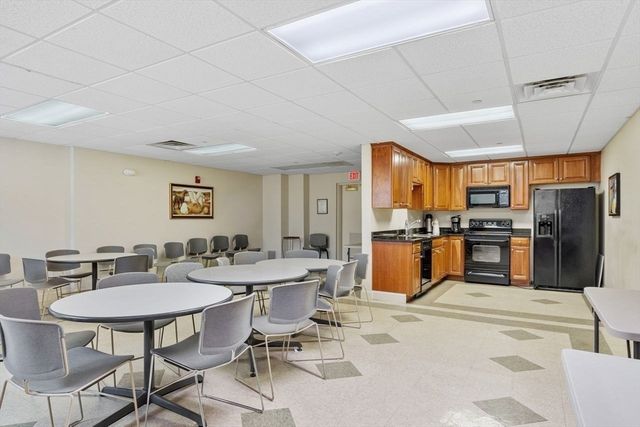 350 Greene Street 102, North Andover, MA 01845