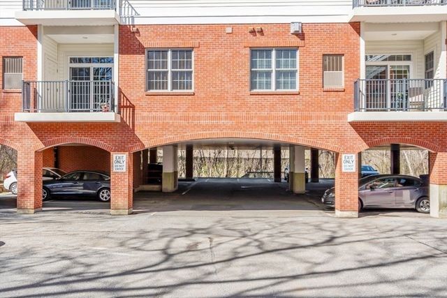 350 Greene Street 102, North Andover, MA 01845