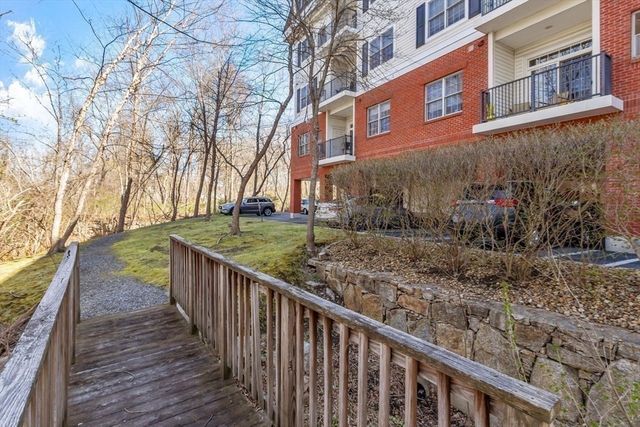 350 Greene Street 102, North Andover, MA 01845