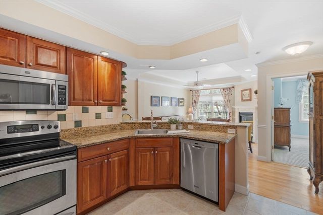 350 Greene Street 102, North Andover, MA 01845