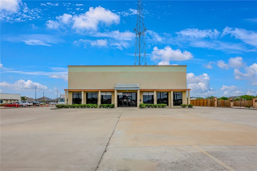 2818 Rodd Field Road, Corpus Christi, TX 78414 — exterior