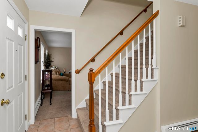 31 Broadleaf Circle, Suffield, CT 06093