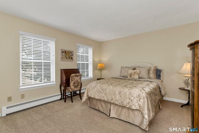 31 Broadleaf Circle, Suffield, CT 06093