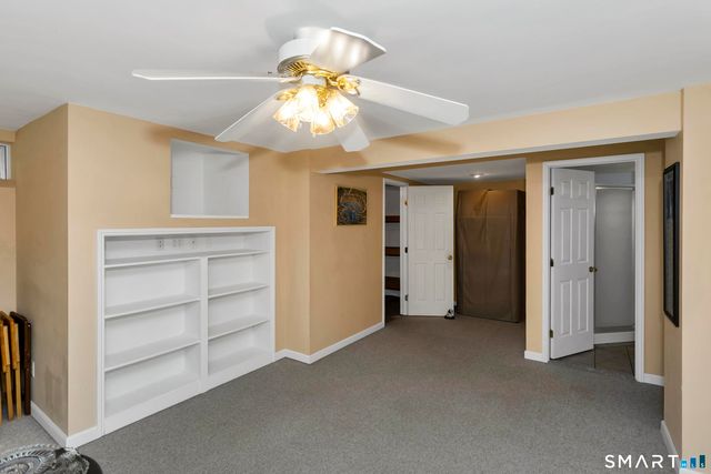 31 Broadleaf Circle, Suffield, CT 06093