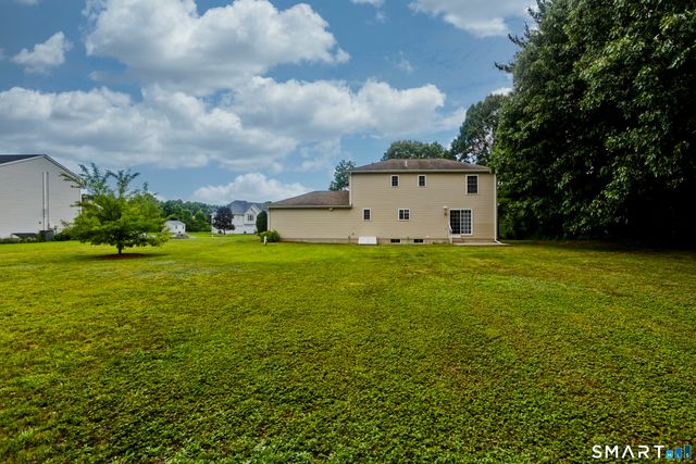 31 Broadleaf Circle, Suffield, CT 06093