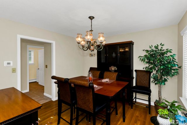 31 Broadleaf Circle, Suffield, CT 06093