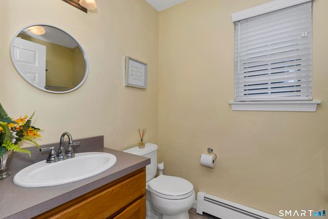 31 Broadleaf Circle, Suffield, CT 06093