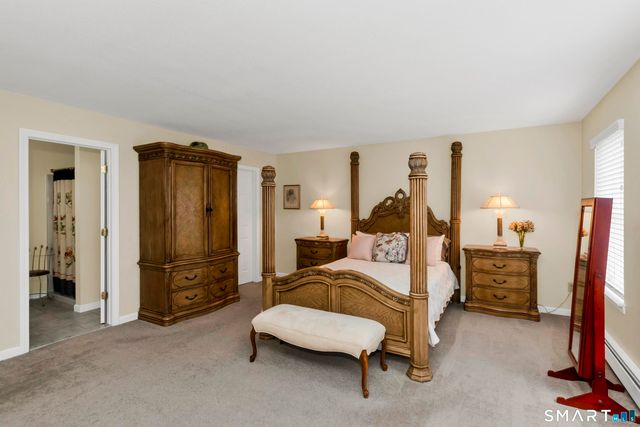 31 Broadleaf Circle, Suffield, CT 06093