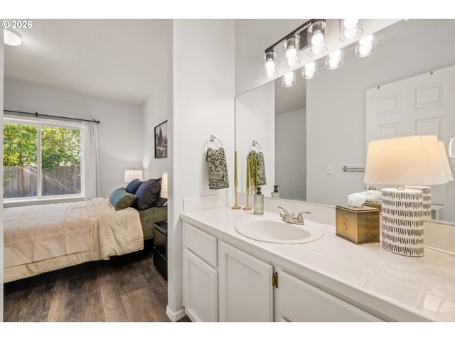 7386 Ne NELLY St, Hillsboro, OR 97124