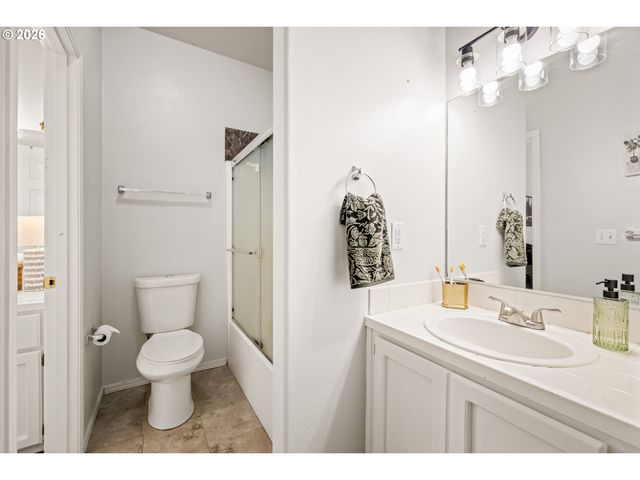 7386 Ne NELLY St, Hillsboro, OR 97124