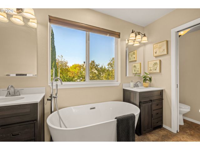 7386 Ne NELLY St, Hillsboro, OR 97124