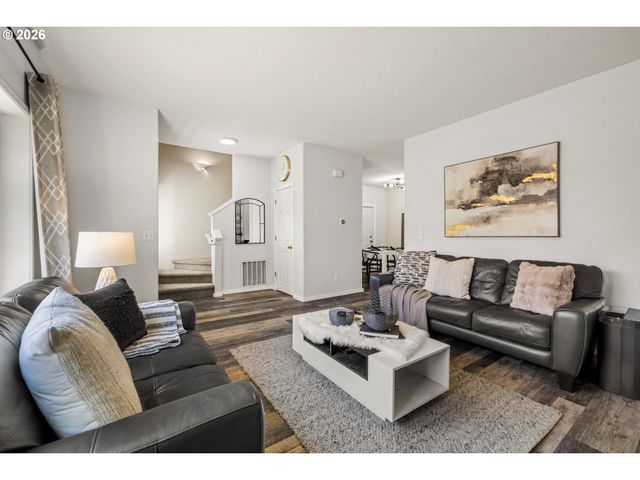 7386 Ne NELLY St, Hillsboro, OR 97124