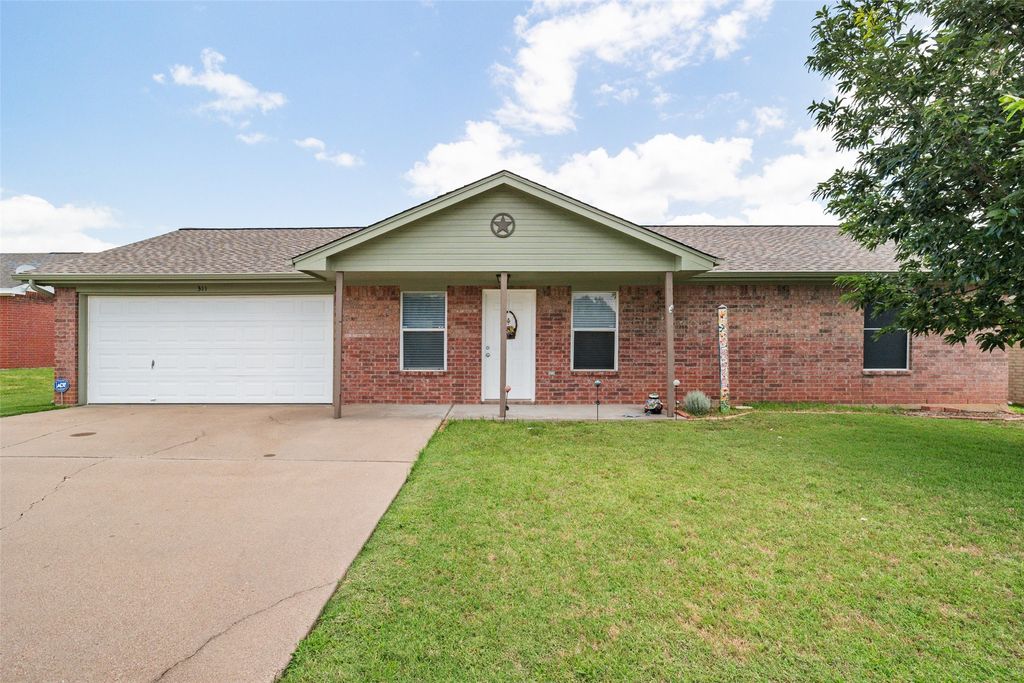311 Kathy Lane, Granbury, TX 76049